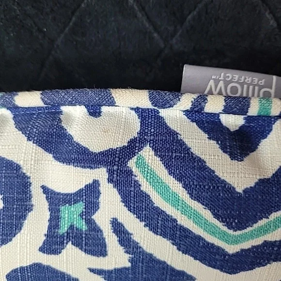 Pillow‎ Perfect Indoor Outdoor Lumbar Pillows x2 Blue Teal White 12x19 - Picture 10 of 10